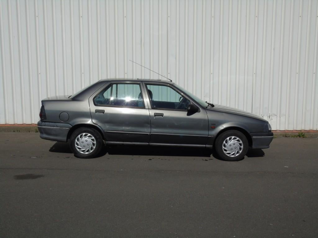 Renault 19 Chamade Essence de 1994. Toit ouvrant. Oldtimer., Autos, Oldtimers & Ancêtres, Achat, 4 portes, Particulier, Tissu