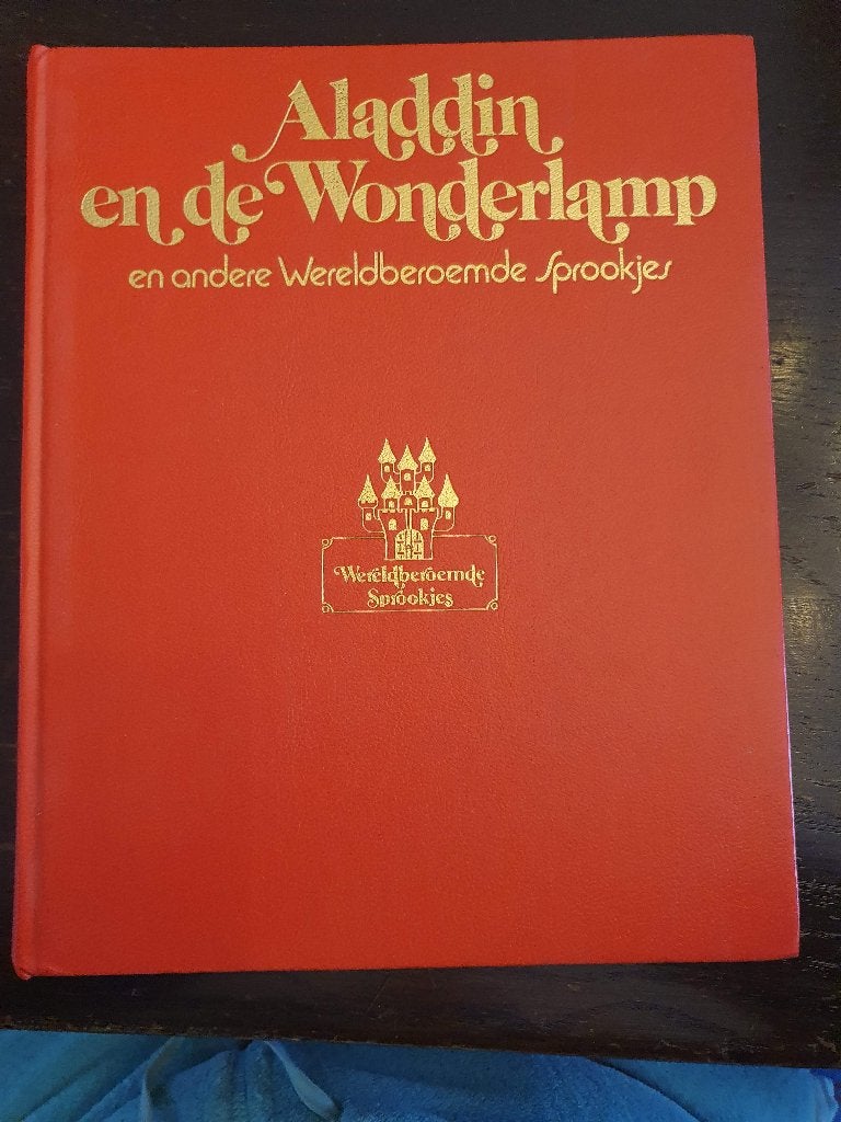 Aladdin en de wonderlamp en andere wereldberoemde sprookjes, Boeken, Ophalen of Verzenden, Zo goed als nieuw