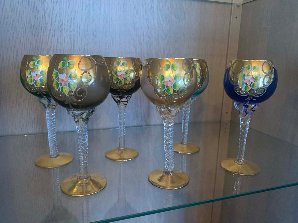 gekleurde vintage glazen, Enlèvement
