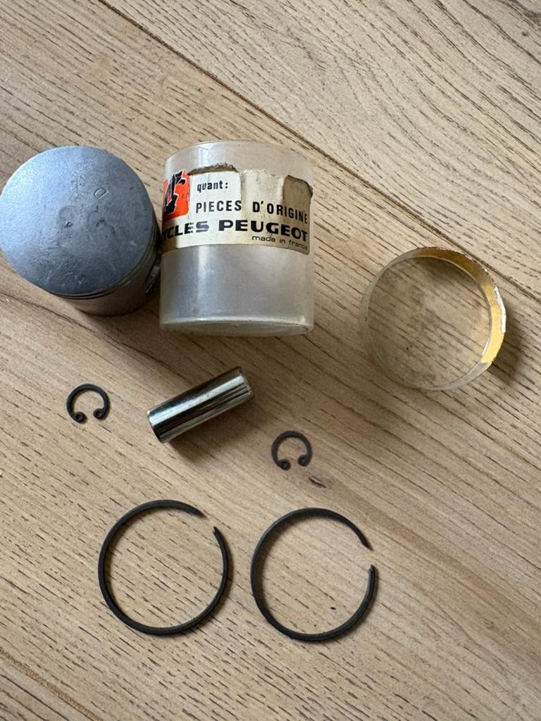 Peugeot, Fietsen en Brommers, Brommerhelmen, Ophalen of Verzenden, Zo goed als nieuw