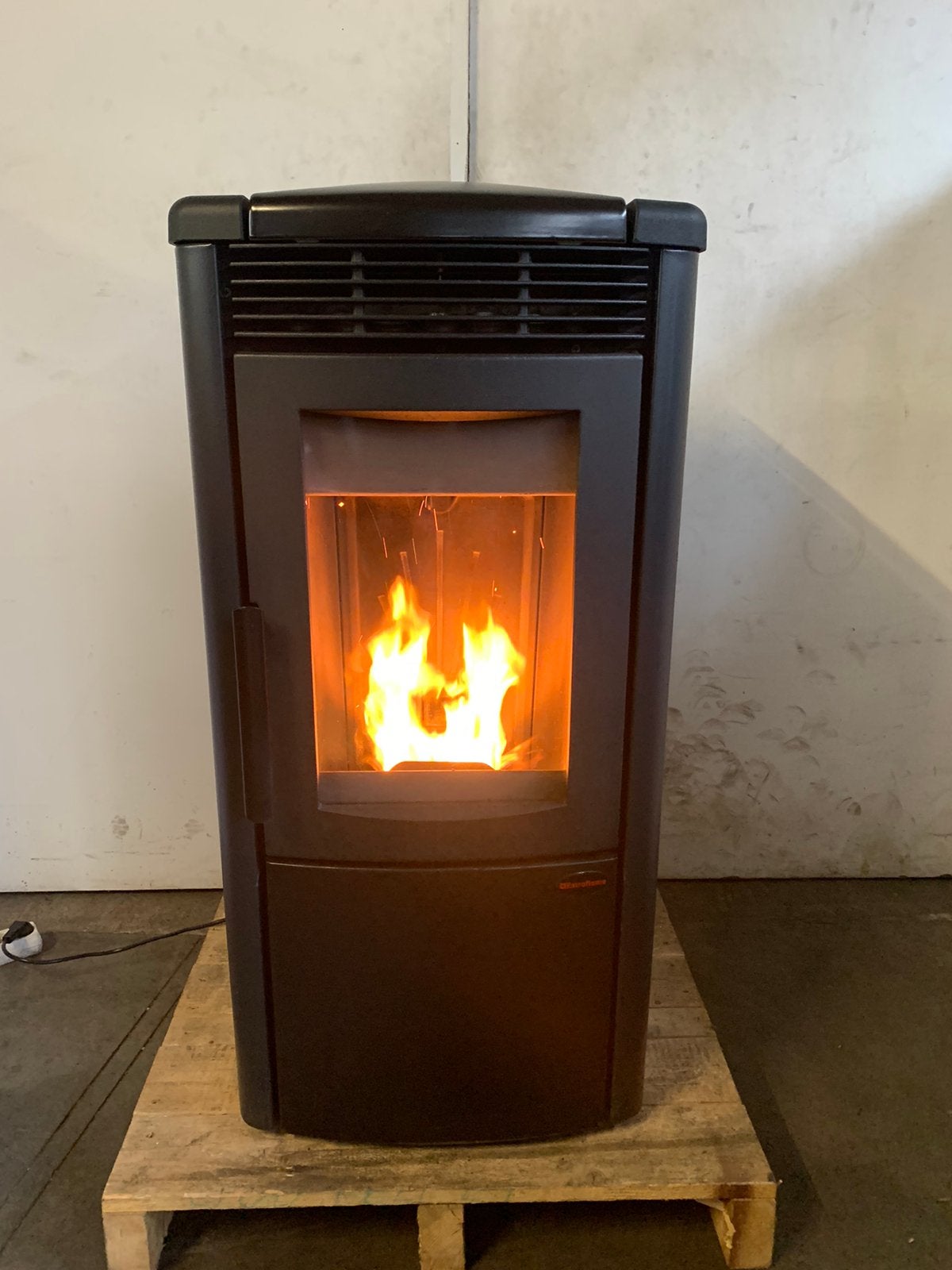 Poêle à granulés en fonte et stéatite de 11,5 kW, Enlèvement, Utilisé, Autoportant, Poêle à granulés