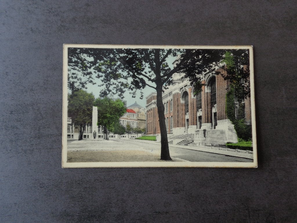 Ancienne carte postale de Charleroi (université), Collections, Enlèvement
