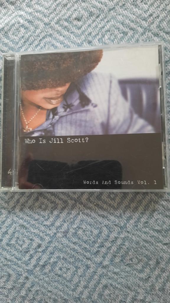 CD Who is JILL SCOTT? Words and sounds vol. 1 (THE ROOTS), CD & DVD, CD | R&B & Soul, Enlèvement ou Envoi, Comme neuf, R&B