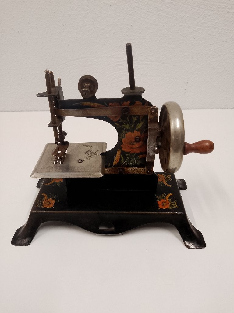 Duitse na-oorlogse vintage blikken speelgoednaaimachine, Ophalen of Verzenden