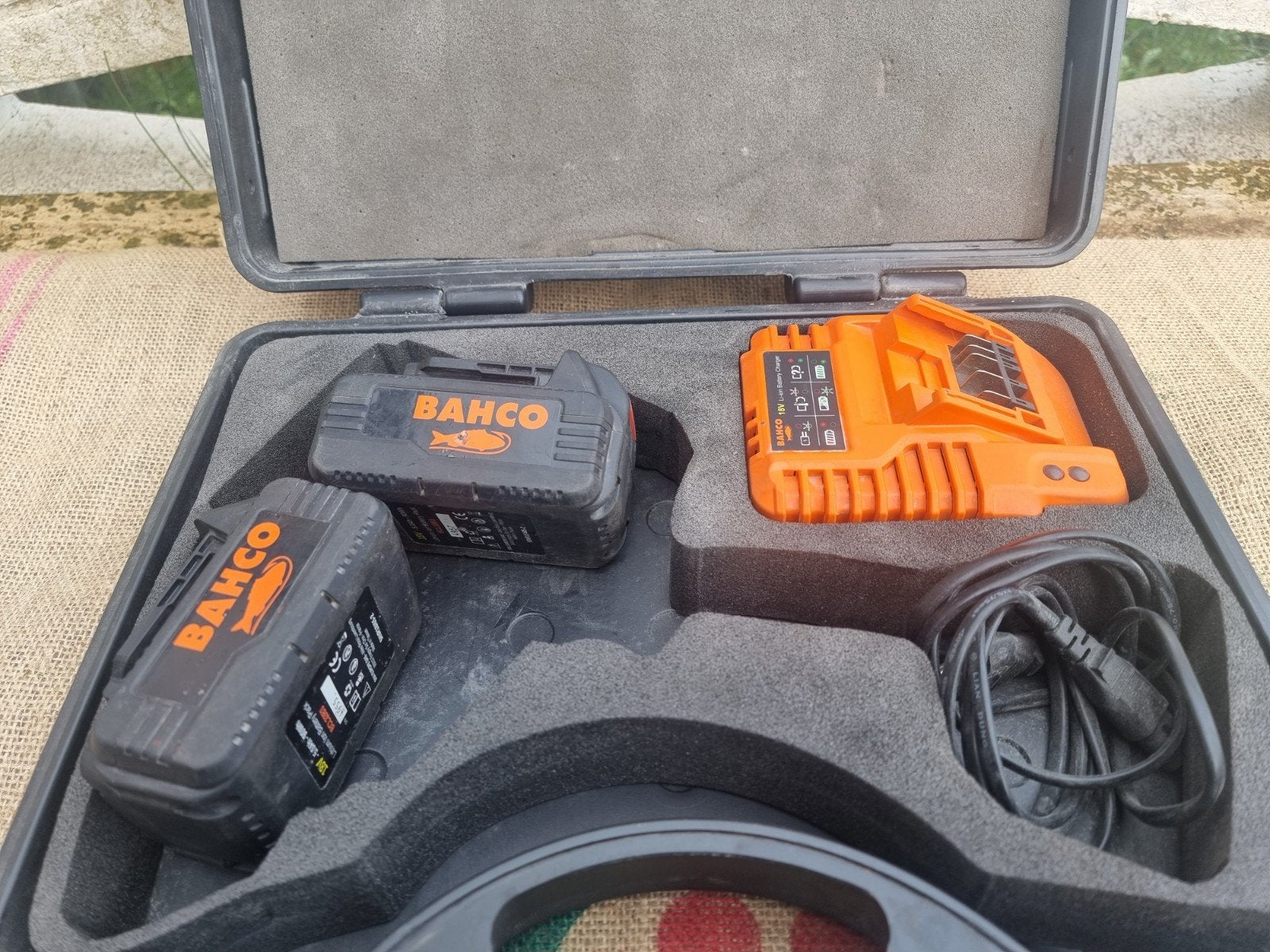 BAHCO 2 batterie 5 ampères + chargeur, Enlèvement