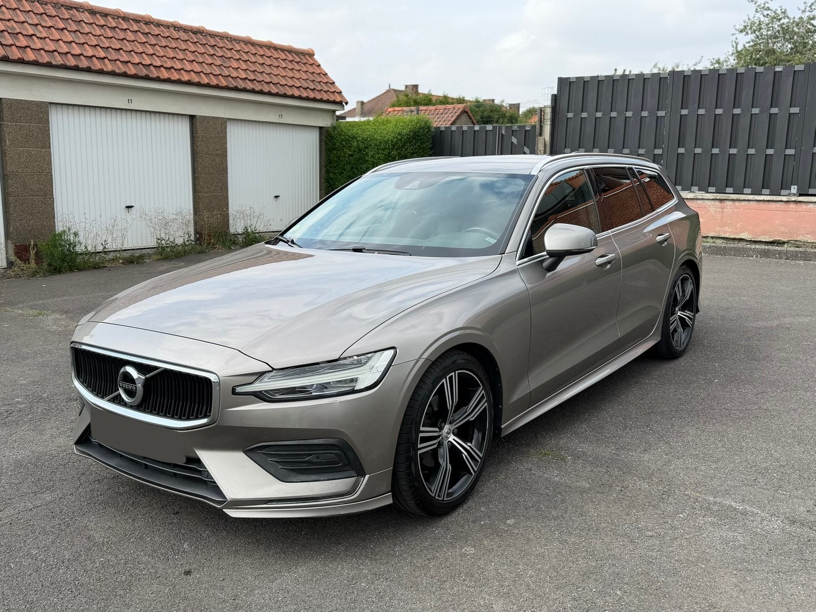 Volvo V60 2.0 D3 R-Design, Cuir, Achat, Noir, 5 portes