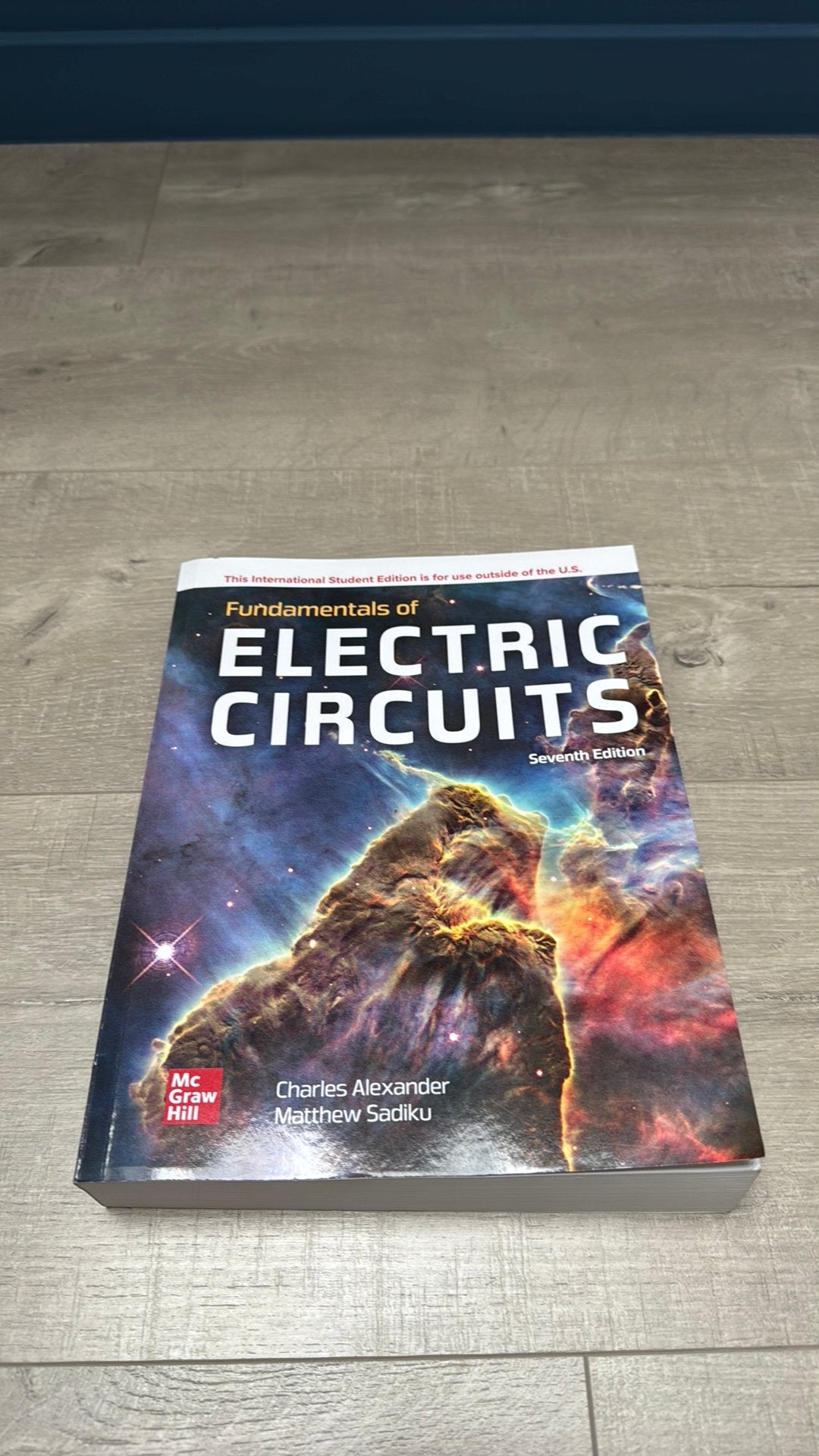 Fundamentals of electric circuits (seventh edition), Boeken, Advies, Hulp en Training, Ophalen of Verzenden, Gelezen