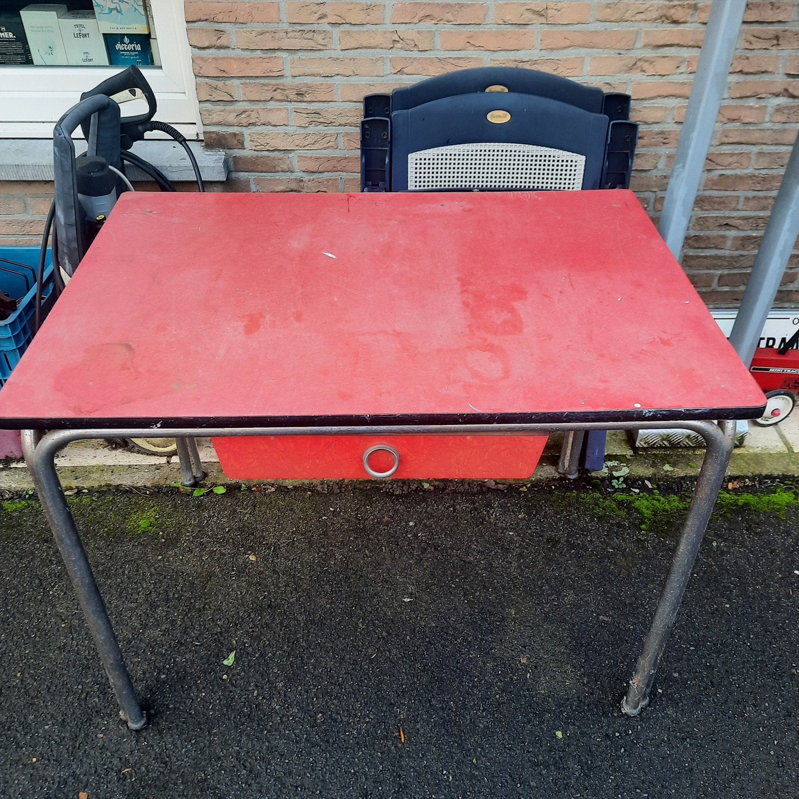 Chaise et table en Formica. Hors de l'atelier. D'occasion !, Maison & Meubles, Trois personnes, Synthétique, 50 à 100 cm, Enlèvement