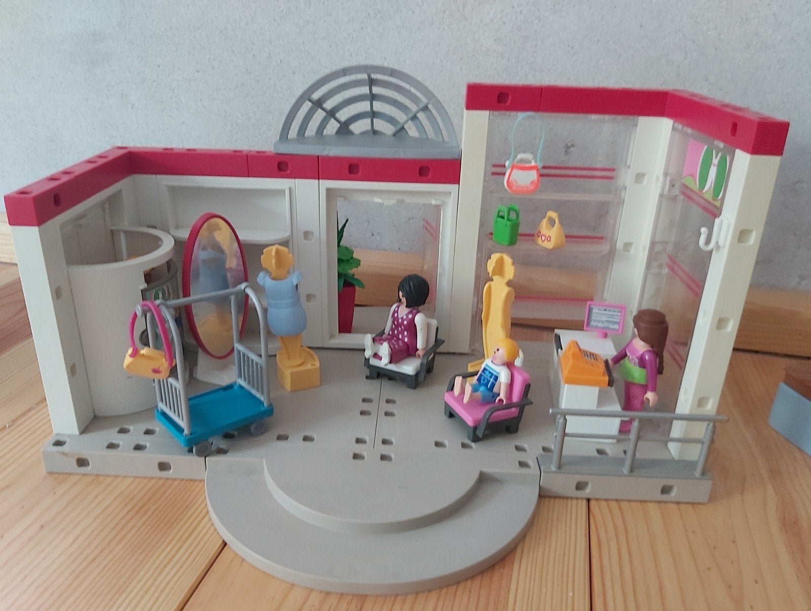 magasin playmobil, Enlèvement