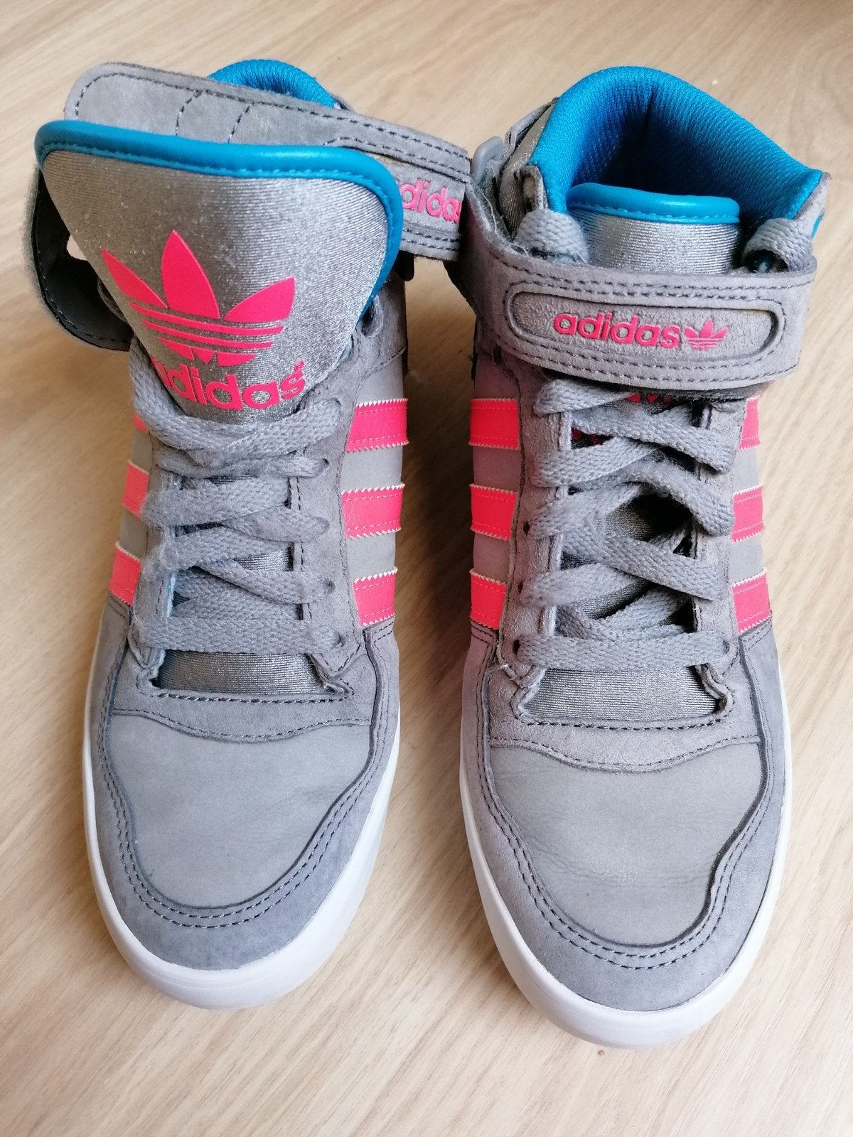 Baskets Adidas à talons compensés. Pointure 38 2/3., Vêtements | Femmes, Gris, Adidas, Sneakers et Baskets, Comme neuf