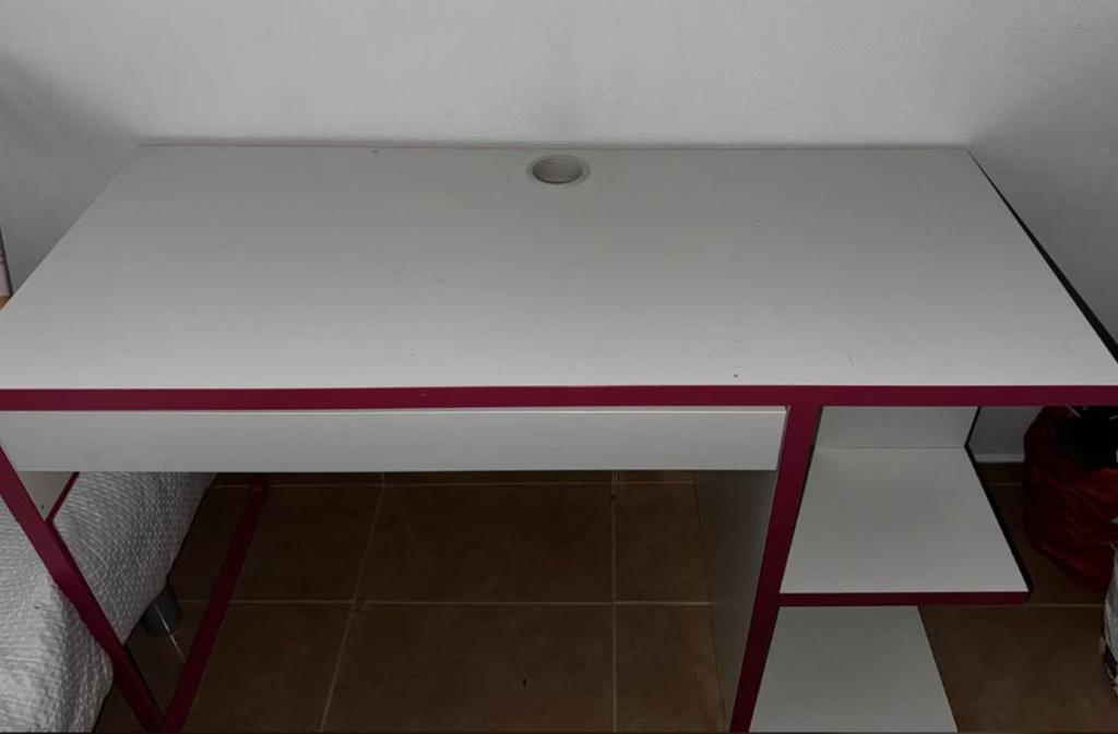 BUREAU IKEA POUR ENFANTS EN BON ÉTAT, Maison & Meubles, Bureaux, Utilisé, Enlèvement