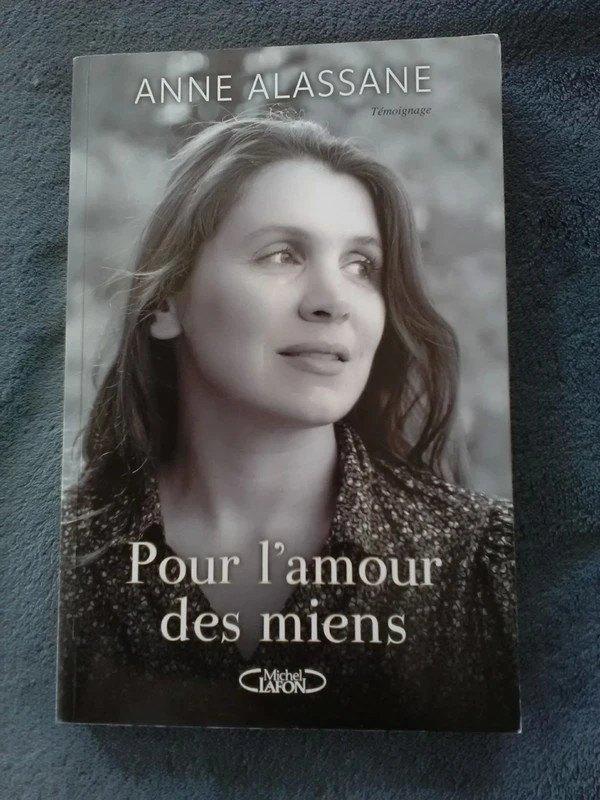 „Voor de liefde van mij” Anne Alassane (2013), Gelezen, Anna Alassane, Ophalen of Verzenden, Film, Tv en Media