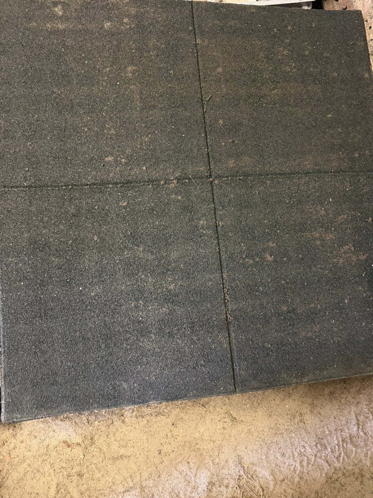 Rubberen matten 100x100x2,5 speeltoestel dak ed +/- 20m2, Ophalen, Zo goed als nieuw