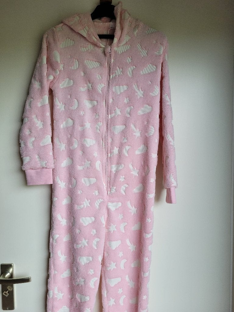 PYJAMA COMBINAISON AVEC CAPUCHE, Enlèvement ou Envoi, Comme neuf, Vêtements de nuit ou Sous-vêtements