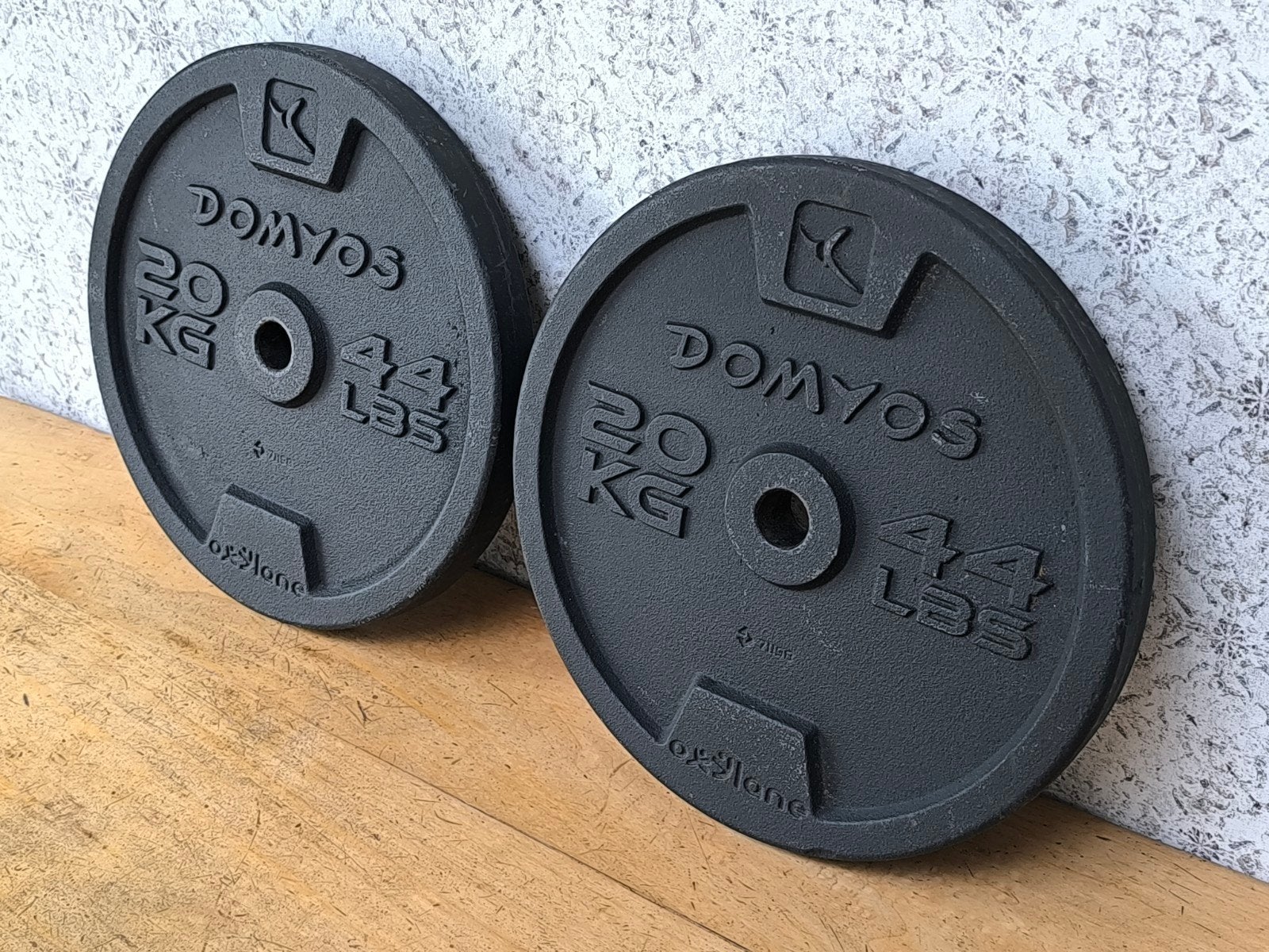 2 x Domyos 20kg halterschijven. 2,8cm., Ophalen, Gebruikt, Benen, Halterschijven