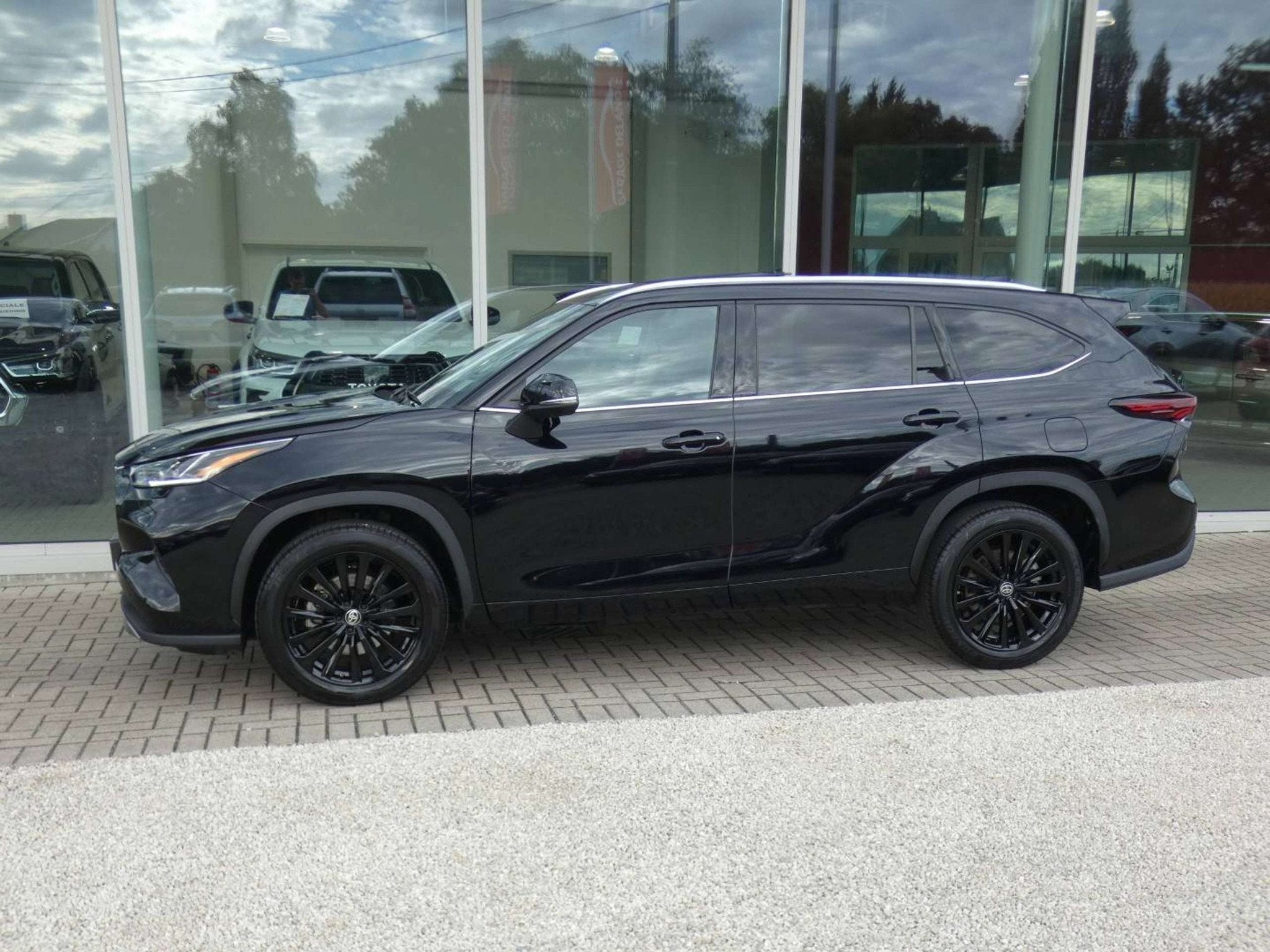 Toyota highlander Hybrid AWD Premium Plus 7PL +PANO/OPEN DAK, Auto's, Automaat, Gebruikt, Zwart, 4 cilinders