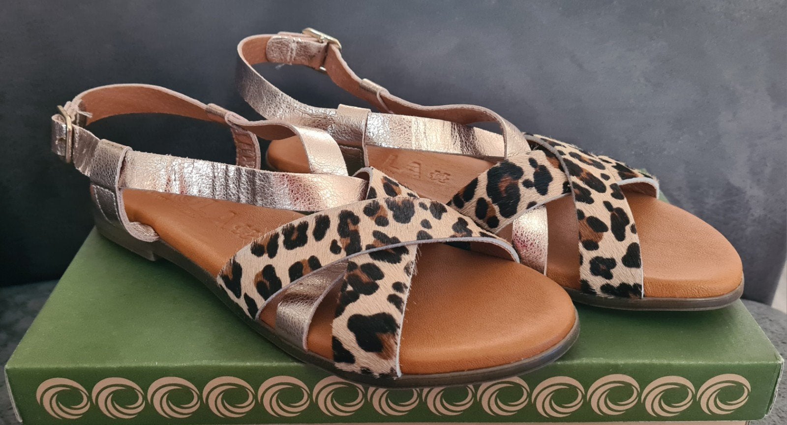 Sandales léopard "Kaola" pointure 38, Kleding | Dames, Schoenen, Nieuw, Sandalen of Muiltjes, Overige kleuren, Ophalen