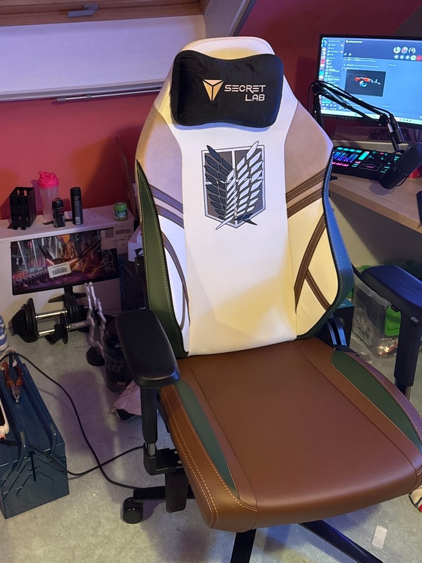 Secret lab titan evo attack on titan edition, Games en Spelcomputers, Ophalen, Zo goed als nieuw