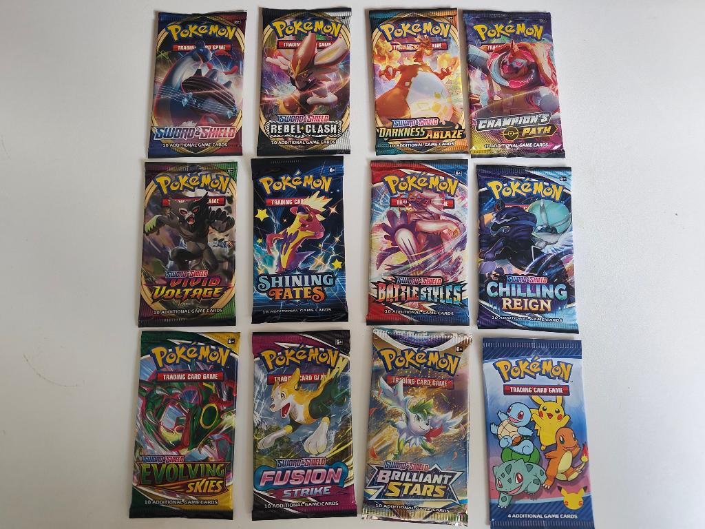 SEALED Pokémon Evolving Skies & Meer Sword & Shield boosters, Ophalen of Verzenden, Nieuw, Booster
