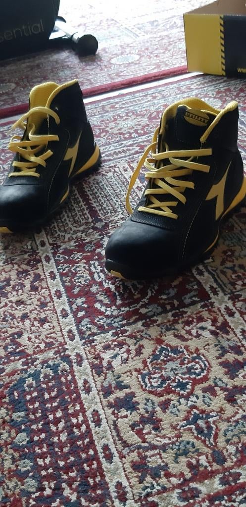 Chaussures de travail, Enlèvement