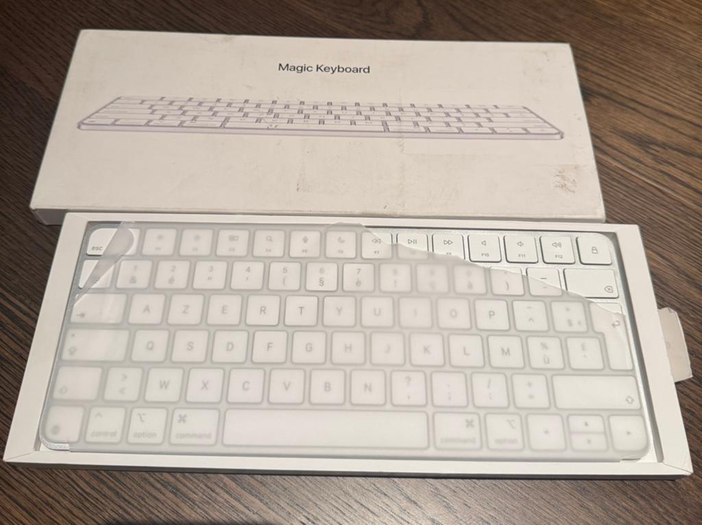 Apple Magic Keyboard - Azerty - usb C - Wit - Spotprijs, Ophalen of Verzenden, Azerty, Zo goed als nieuw
