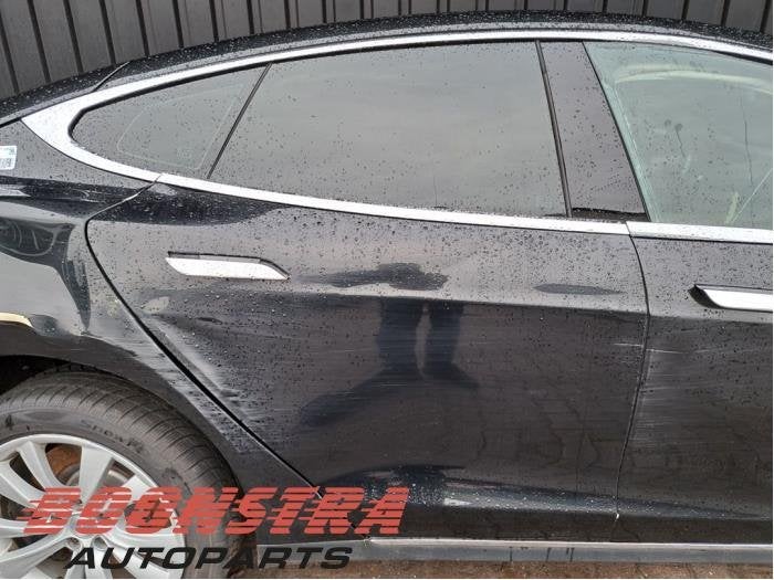 Portier 4Deurs rechts-achter van een Tesla Model S (Model S, Gebruikt, -, -, Ophalen of Verzenden