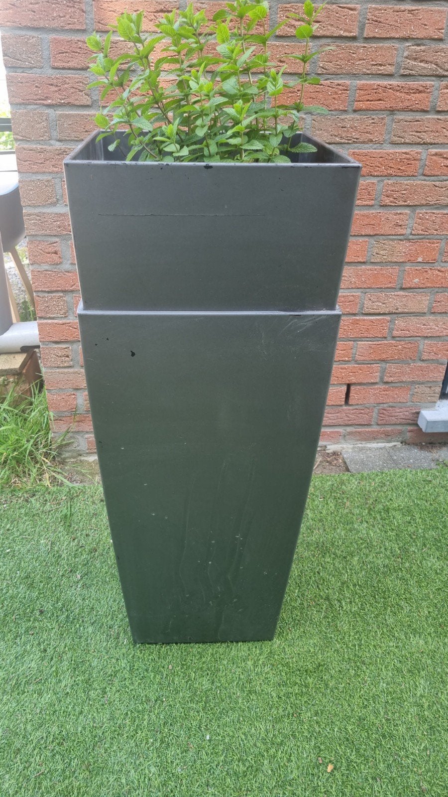 2 grote kunststof bloempotten, Tuin en Terras, Ophalen, Kunststof