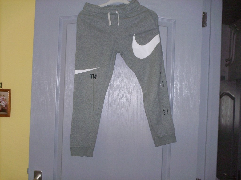 a vendre pantalon training enfant, Enfants & Bébés, Pantalon, Garçon, Enlèvement ou Envoi, Comme neuf