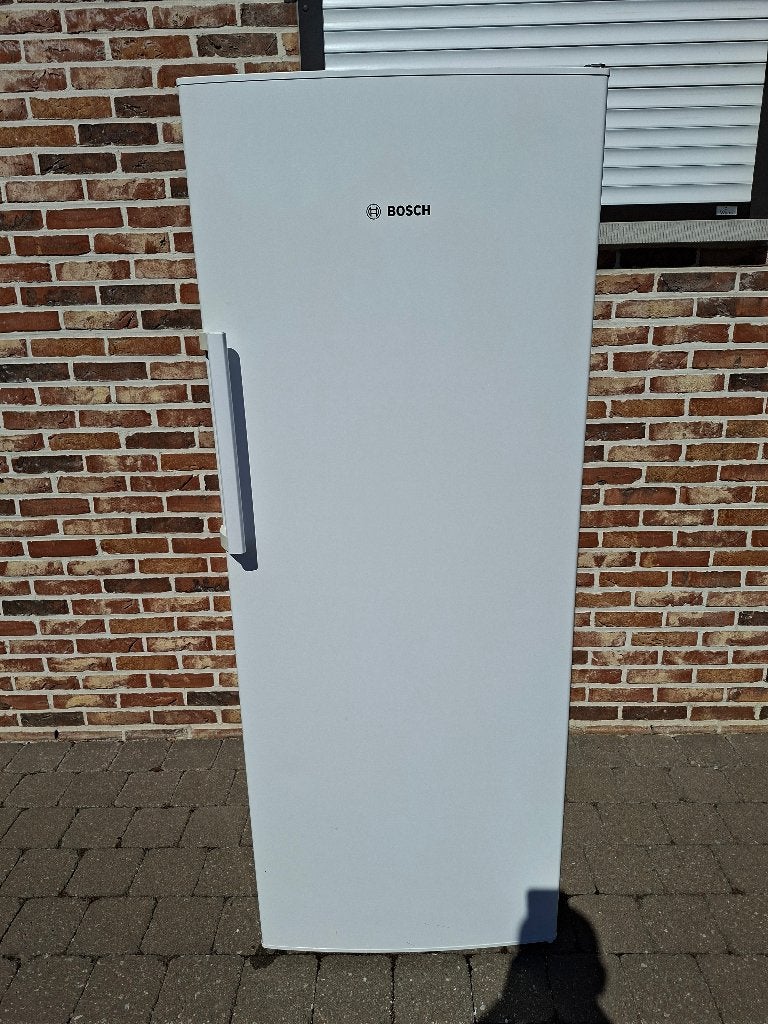 Bosch diepvrieskast, Elektronische apparatuur, Vriezers en Diepvrieskisten, Zo goed als nieuw, Energieklasse A of zuiniger, 140 tot 160 cm