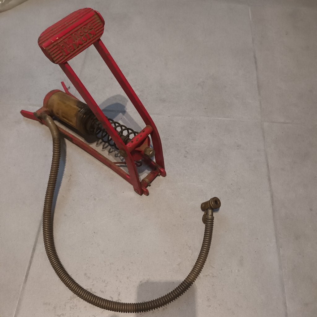 Kismet vintage voetpomp, Ophalen, Gebruikt