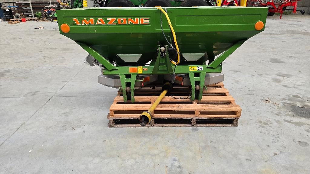 Kunstmesttstrooier met kantstrooier AMAZONE, Ophalen, Gebruikt