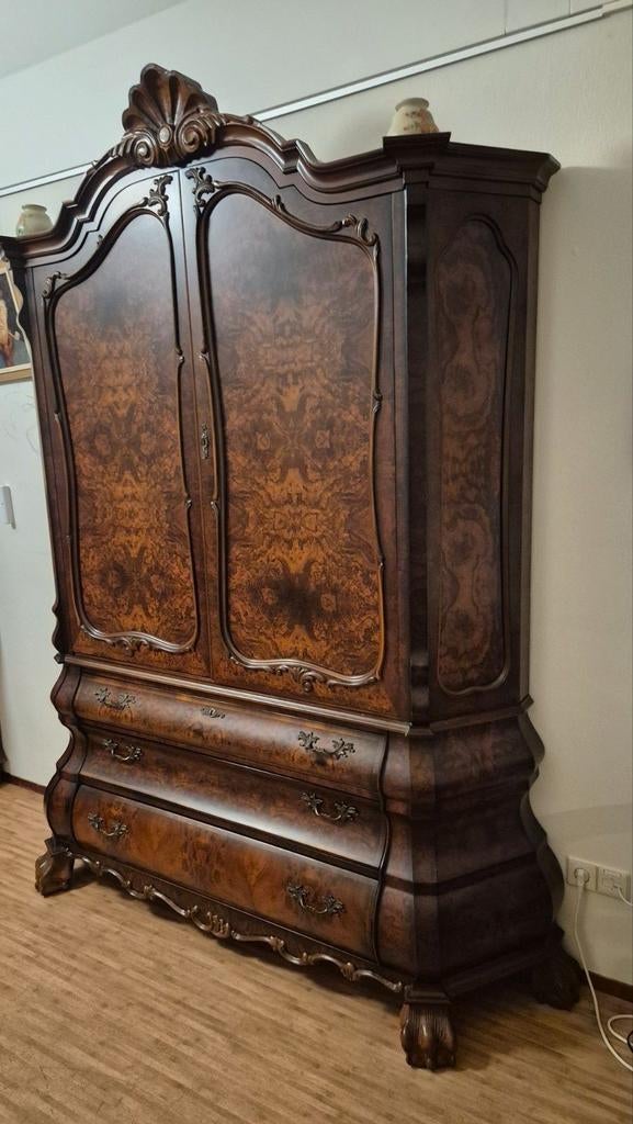 Gebogen wortelnoten houten kabinet, Antiek en Kunst, Antiek | Meubels | Kasten, Ophalen