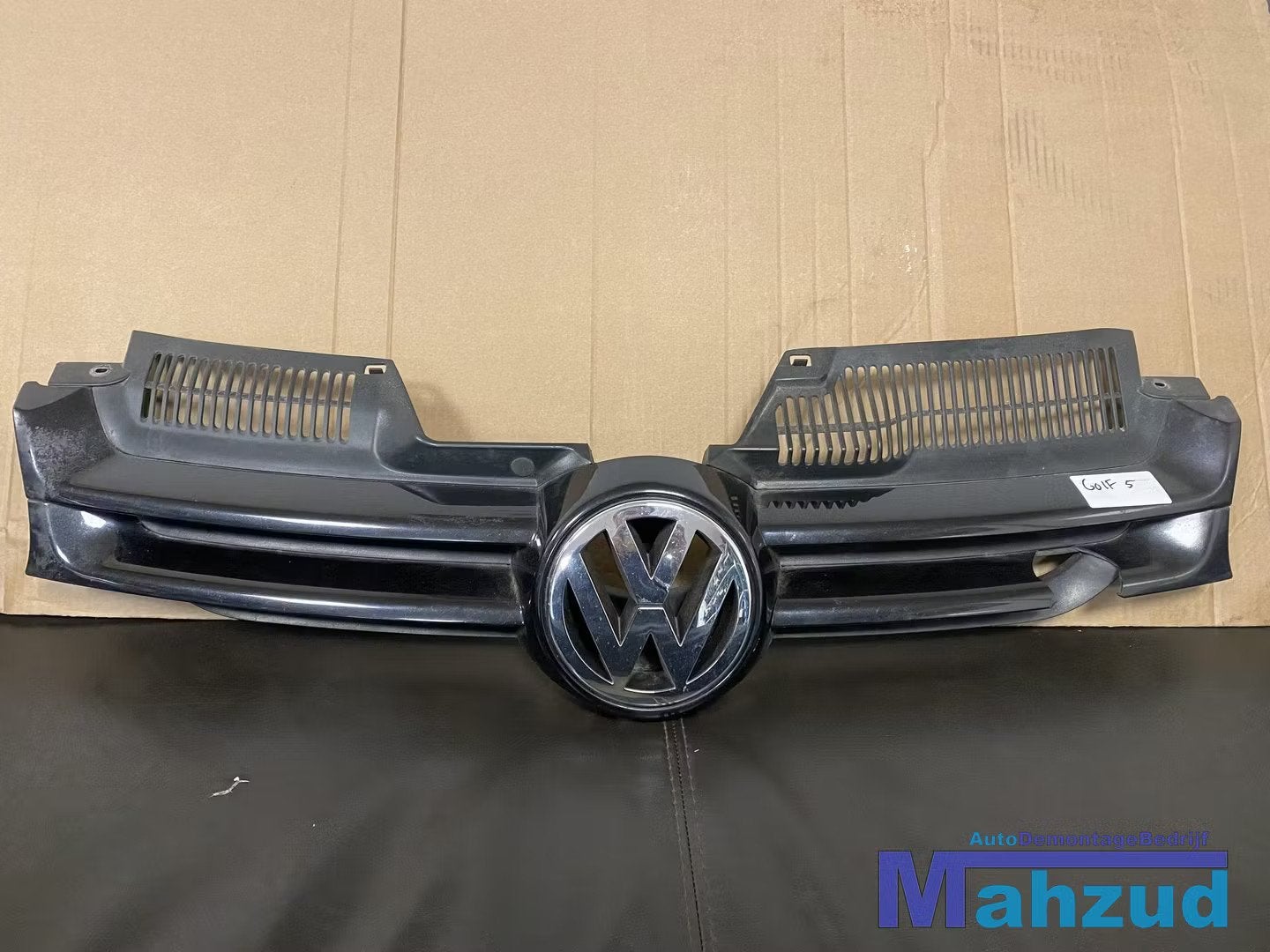 VW GOLF 5 GRILLE Logo 2003-2009, Gebruikt, Volkswagen, Volkswagen AG, Vw@volkswagen.de