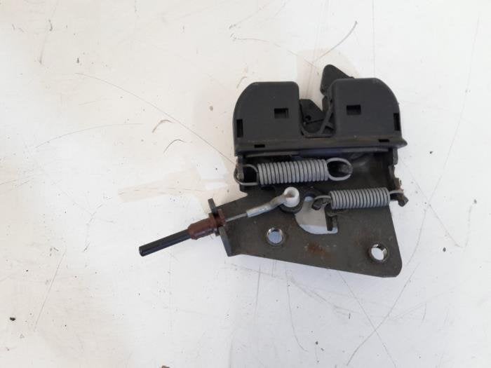 Serrure banquette arrière d'un BMW 3-Serie, -, 3 mois de garantie, Utilisé, -