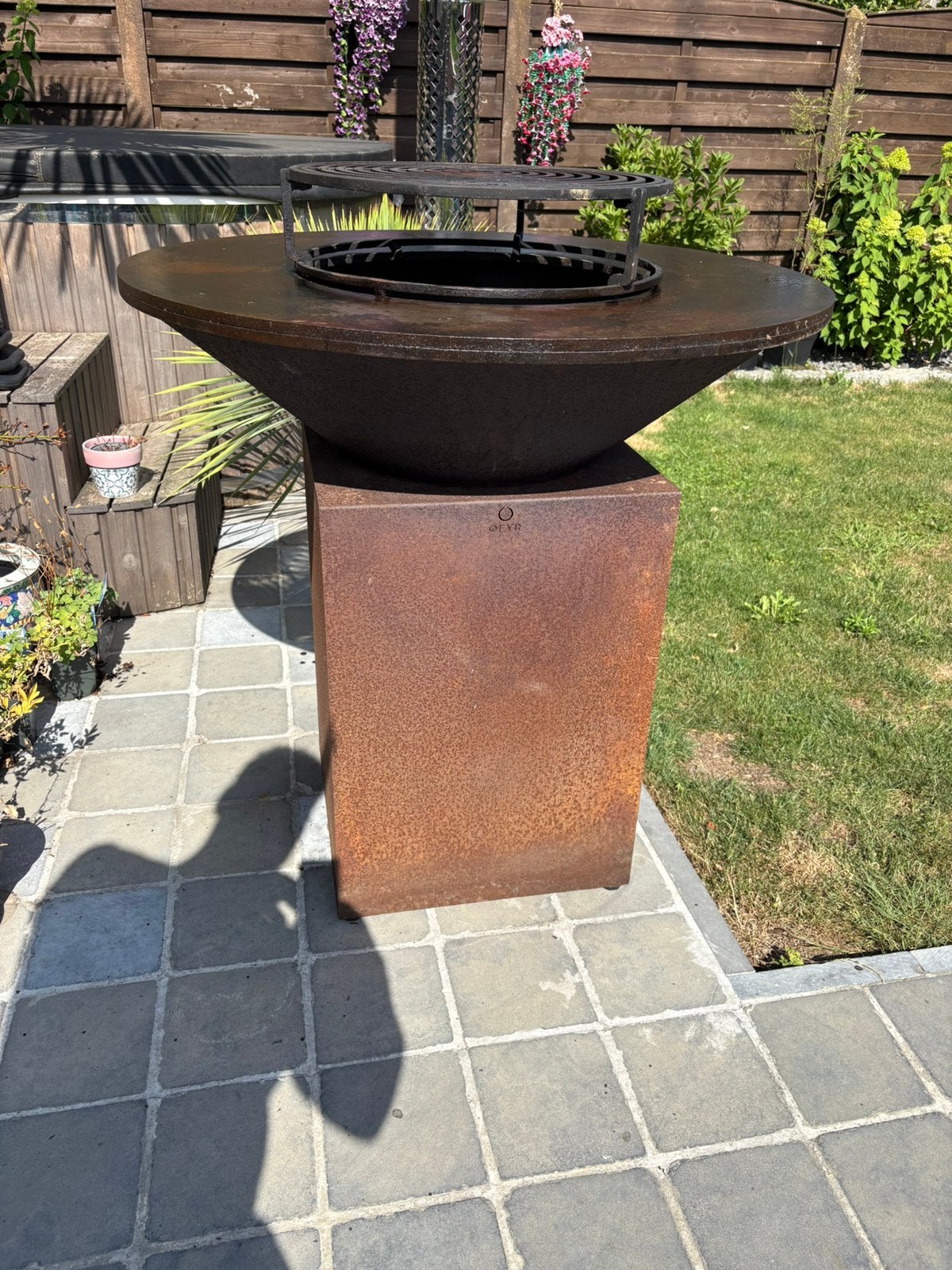 Ofyr 100 met food bumper en gril, Tuin en Terras, Houtskoolbarbecues, Ophalen, Zo goed als nieuw