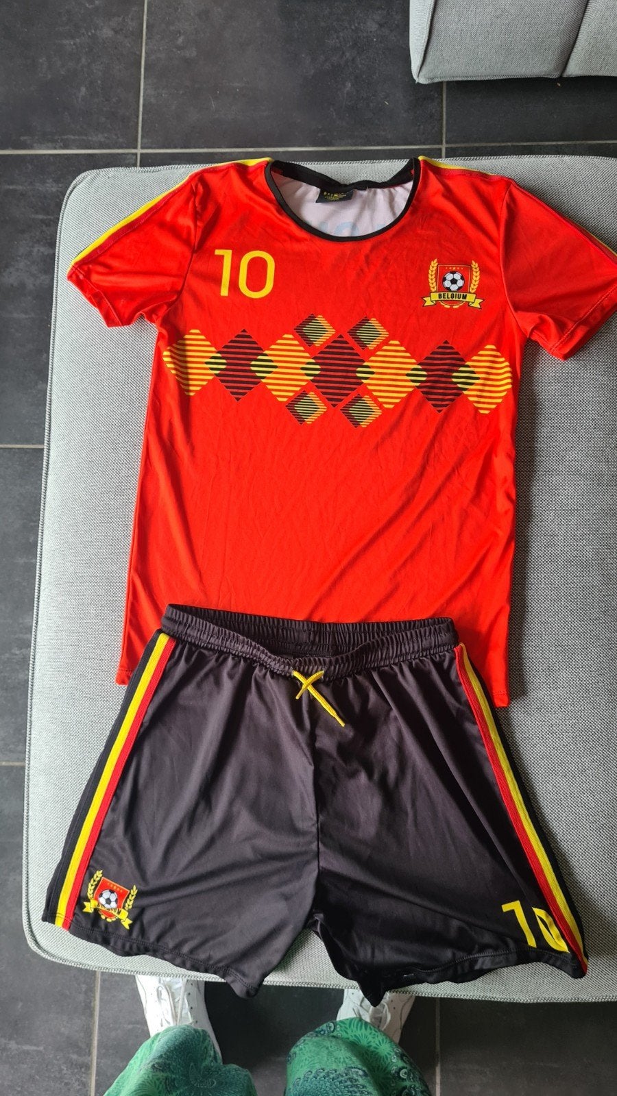 tee-shirt rouge et short noir football belgium 152, Sports & Fitness, Football, Taille XS ou plus petite, Enlèvement ou Envoi