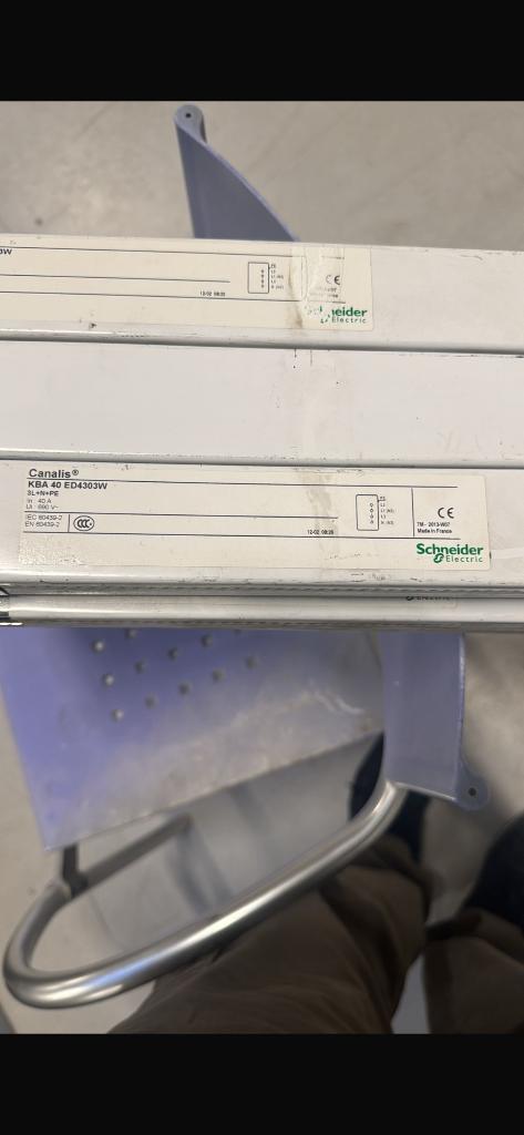 Schneider Electric Canalis KBA (3m), Enlèvement, Comme neuf, Autres types