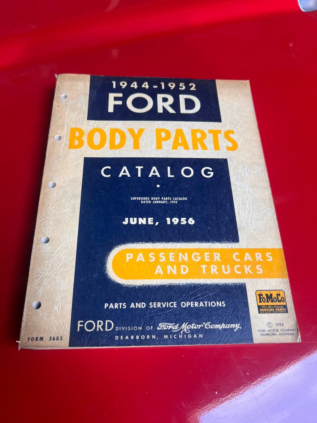 Catalogue de pièces de carrosserie Ford 1955-1952, Enlèvement ou Envoi, Comme neuf, Autres types