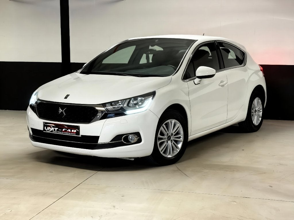 DS4 1.2i EXCLUSIVE FACELIFT /NAVI/CAMERA/LEZ OK✅, Auto's, Citroën, Voorwielaandrijving, Stof, 1199 cc, DS