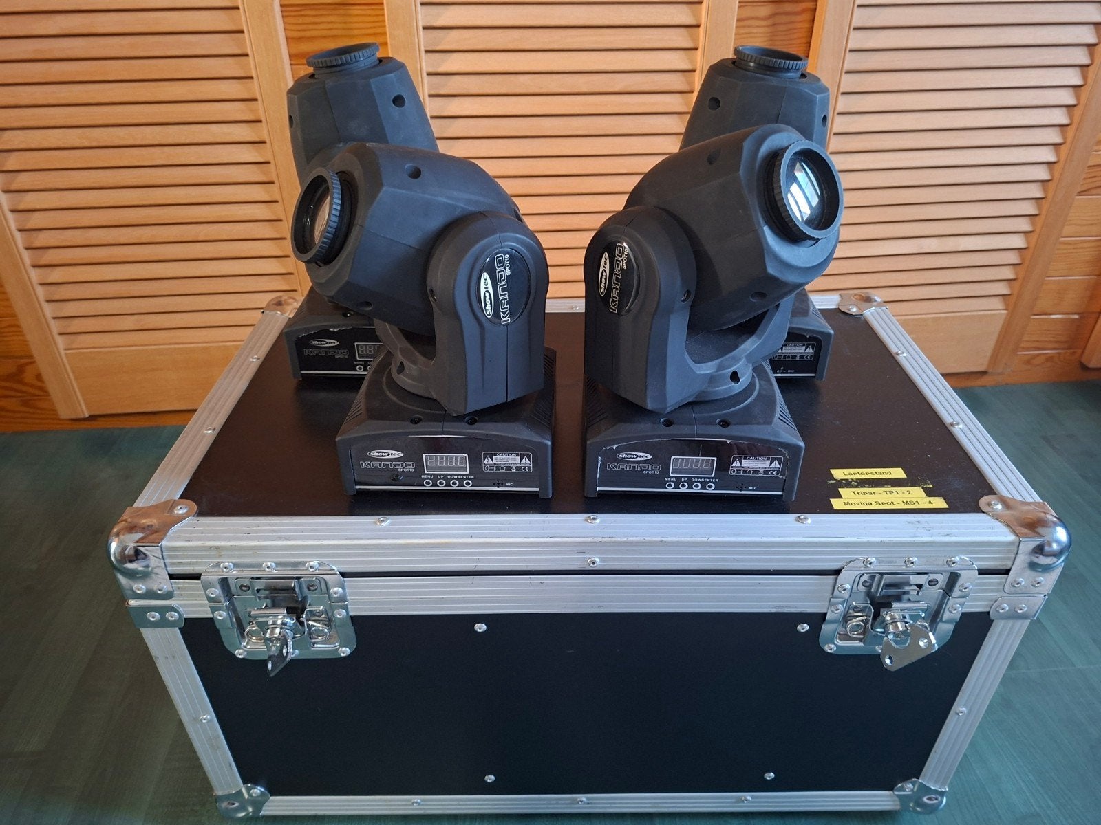 Showtec Kanjo Spot 10 x4 + flightcase, Enlèvement, Comme neuf