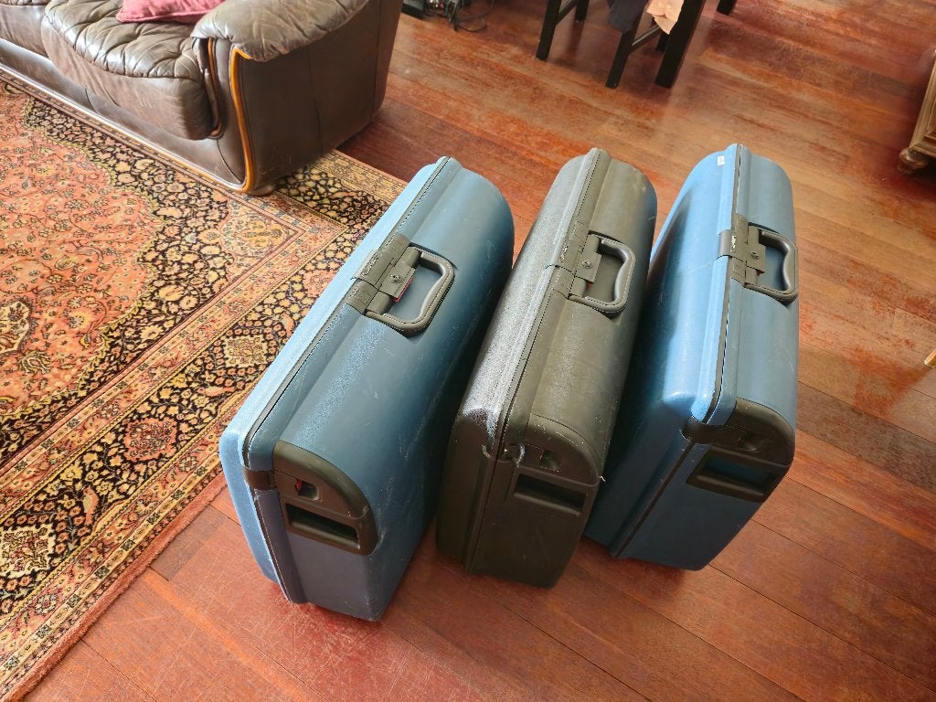 Solides valises Carlton x 3, 70 cm ou plus, Plastique dur, Enlèvement, Utilisé