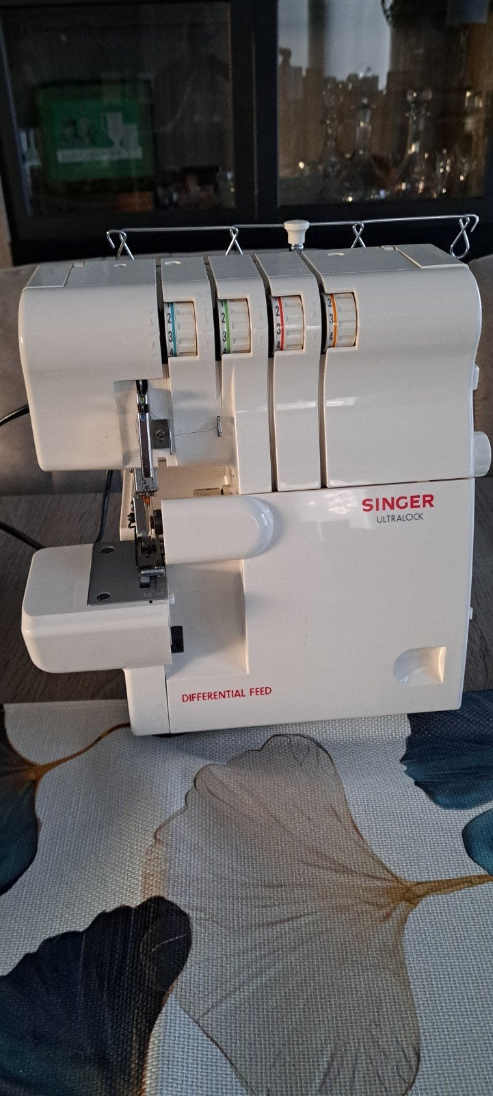Singer naaimachine ultralock overlocker, Hobby & Loisirs créatifs, Enlèvement, Comme neuf, Surjeteuse, Singer