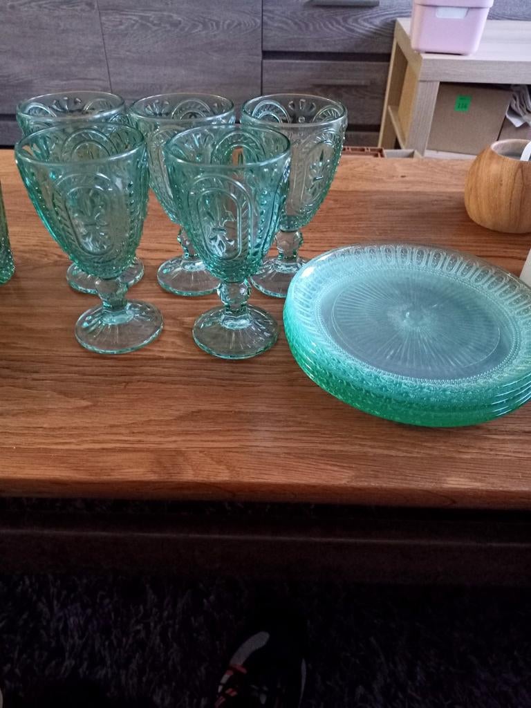 5 doorzichtig groen drinkglazen en 5 borden, Enlèvement