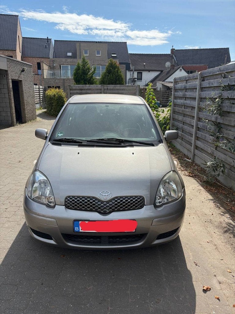 Toyota Yaris 2003 — Essence — Automatique — 140000 km, Argent ou Gris, Achat, 1298 cm³, 0 kg