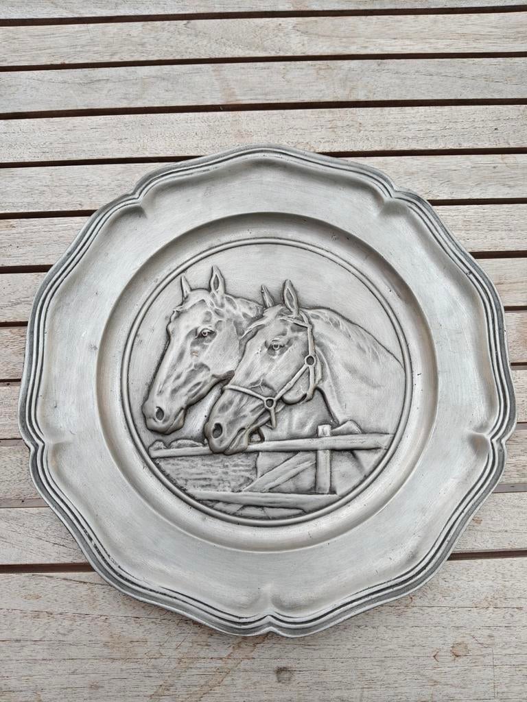 tinnen wandbord met paarden – Clerinco Belgium 94% tin, Antiquités & Art, Antiquités | Étain, Envoi