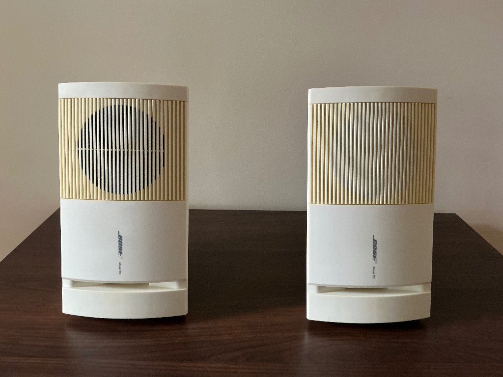 Haut-parleur Bose Model 10-, Enlèvement ou Envoi, Supports muraux inclus, 60 à 120 watts, Utilisé