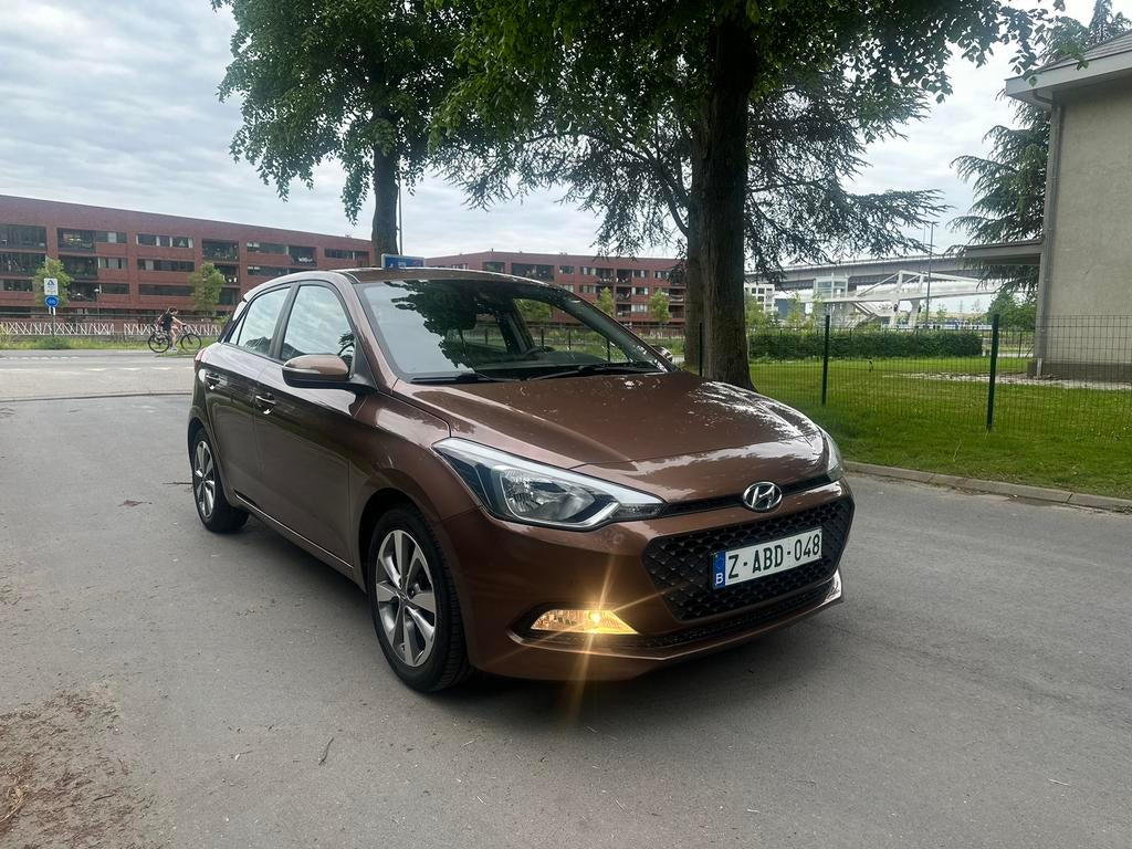 HYUNDAI I20 • 66.000KM • 1.2 BENZINE • VOLLEDIGE OPTIES •, Voorwielaandrijving, Bruin, Bedrijf, 5 deurs