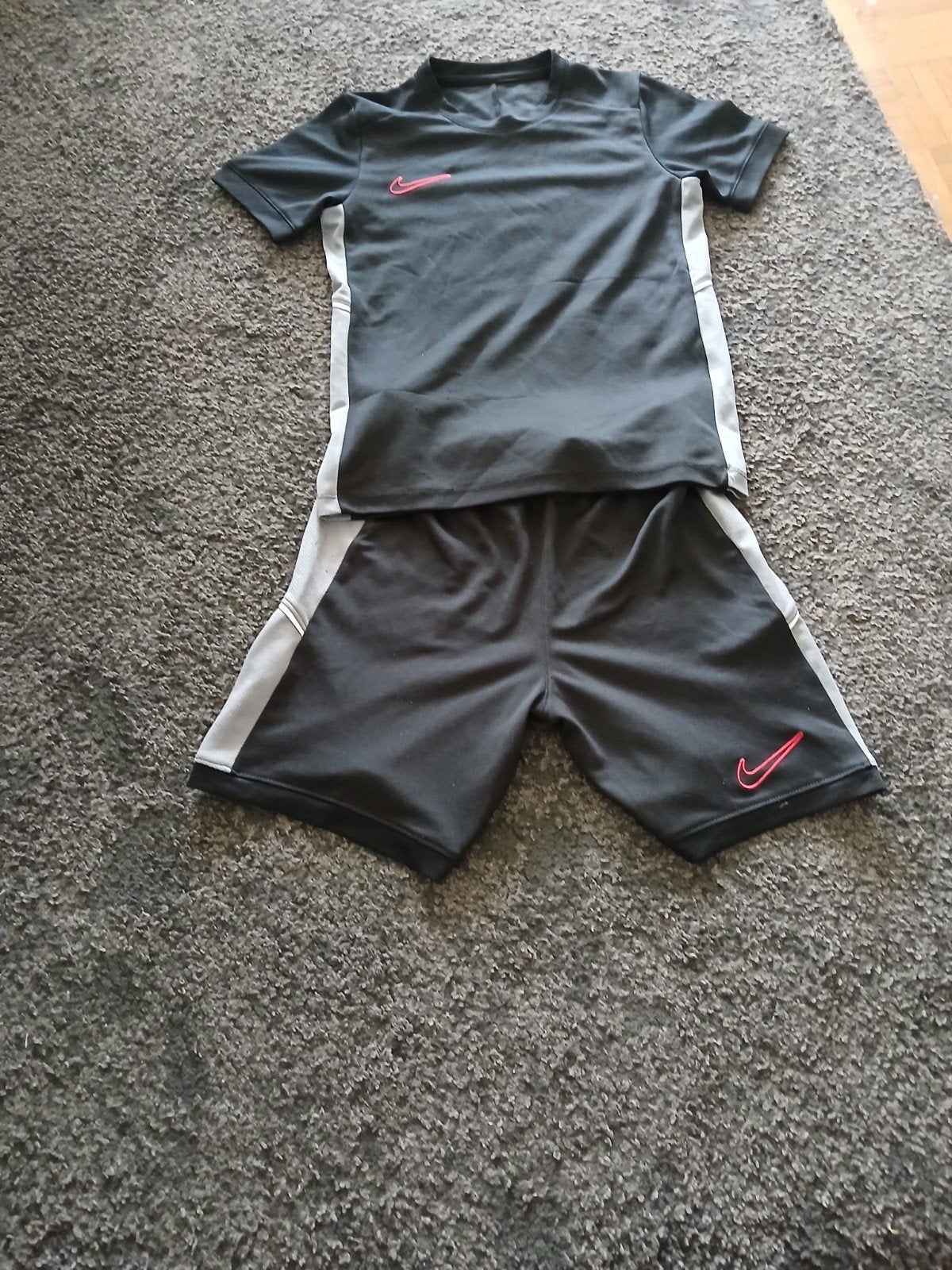 Nike setje maat 137/147, Kleding | Dames, Sportkleding, Ophalen of Verzenden