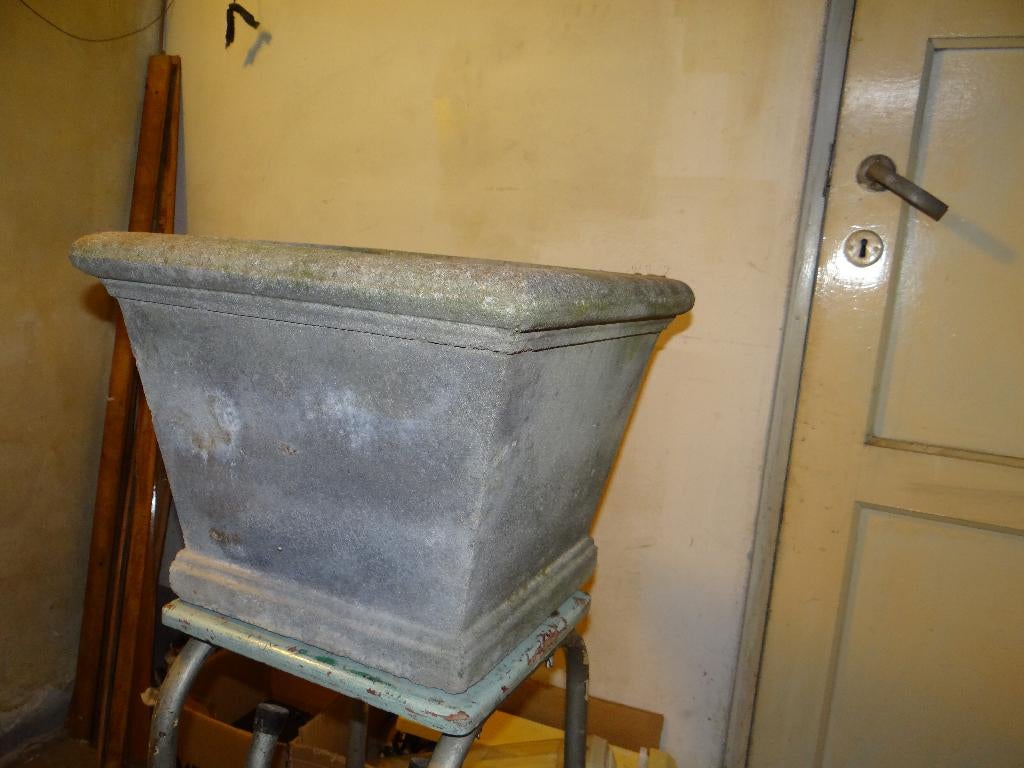 Ancien vase de jardin en pierre robuste, Enlèvement, Utilisé