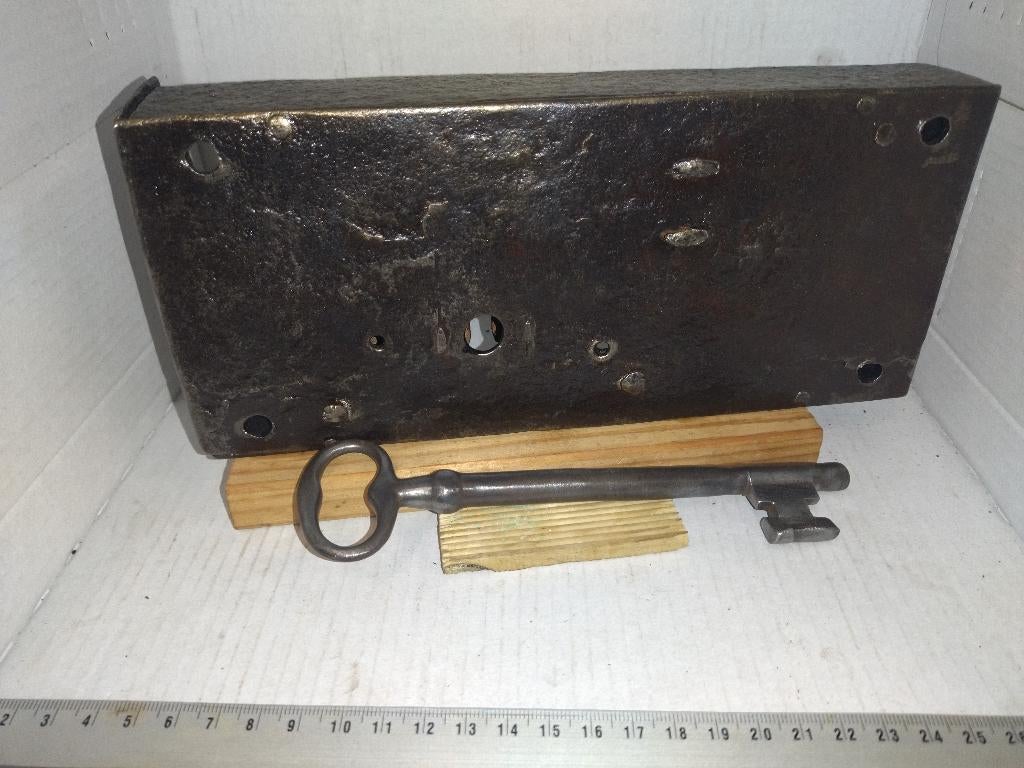 ancienne serrure, Enlèvement ou Envoi, Utilisé